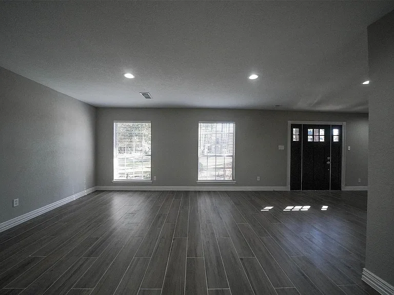 7818 Beaufort Dr — Photo 9