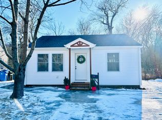 122 Dunham St, Norwich, CT 06360