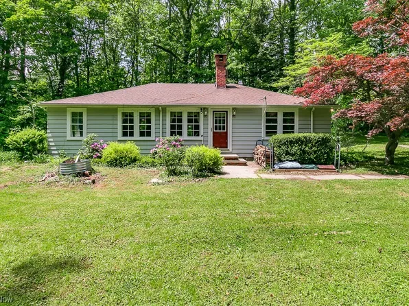 7114 Euclid Chardon Rd, Kirtland, OH 44094