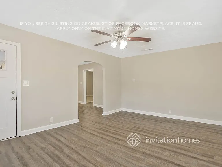 1978 Glendale Dr — Photo 2