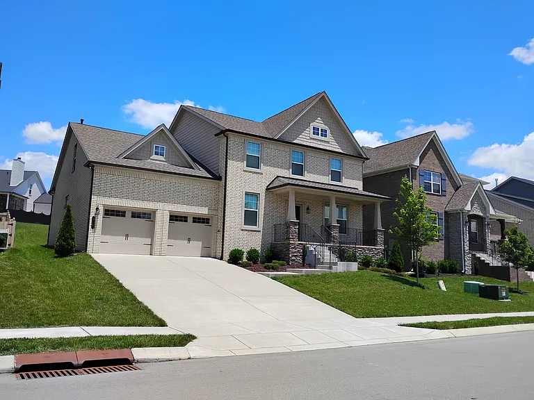 218 Caroline Way — Photo 2