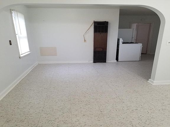 4th image of 1609 N Sheridan Ave