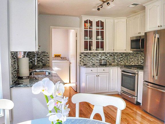 5th image of 246 Bayville Ave