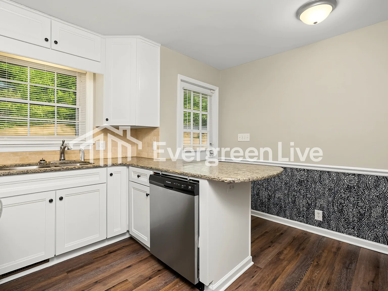 3 bed, 2.0 bath, 1816 sqft, $1,745 — Photo 3