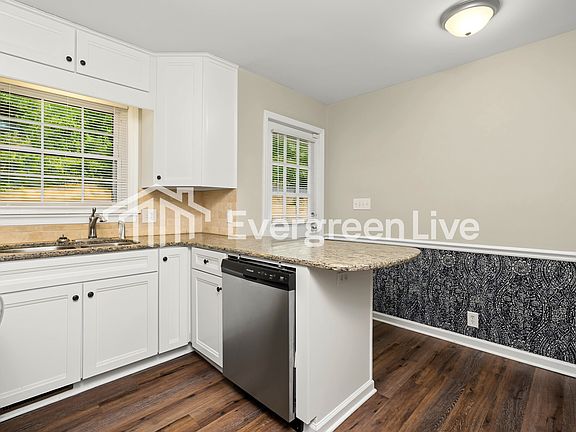 3rd image of 2748 Knob Hill Dr