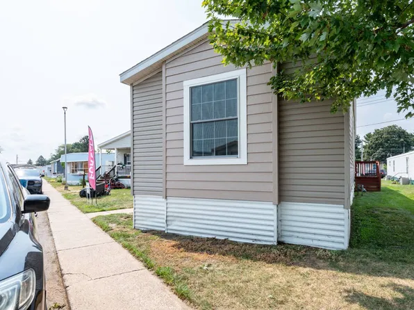 7438 Taylor St NE #E438, Minneapolis, MN 55432