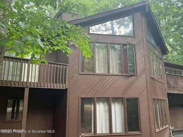 209 Summerton Cir, East Stroudsburg, PA 18301