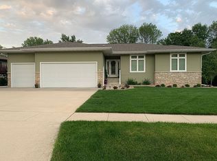 4008 Wedgewood Dr, Cedar Falls, IA 50613