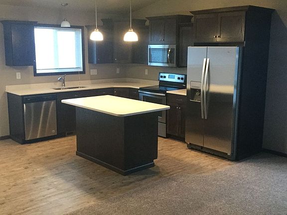 3rd image of 805 Albert Dr W