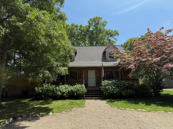 112 W Spring St, Tisbury, MA 02568