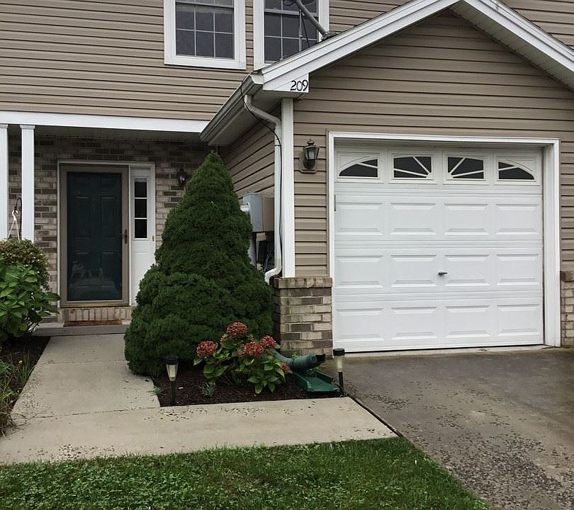 1st image of 209 Autumn Woods Ct