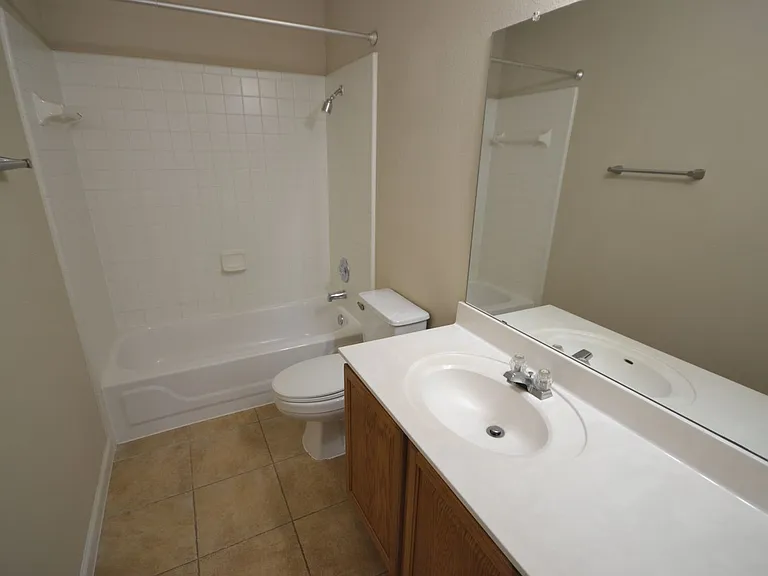 1803 Warwick Cv — Photo 22