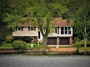 28 Rosewood Ln, Pekin, IL 61554