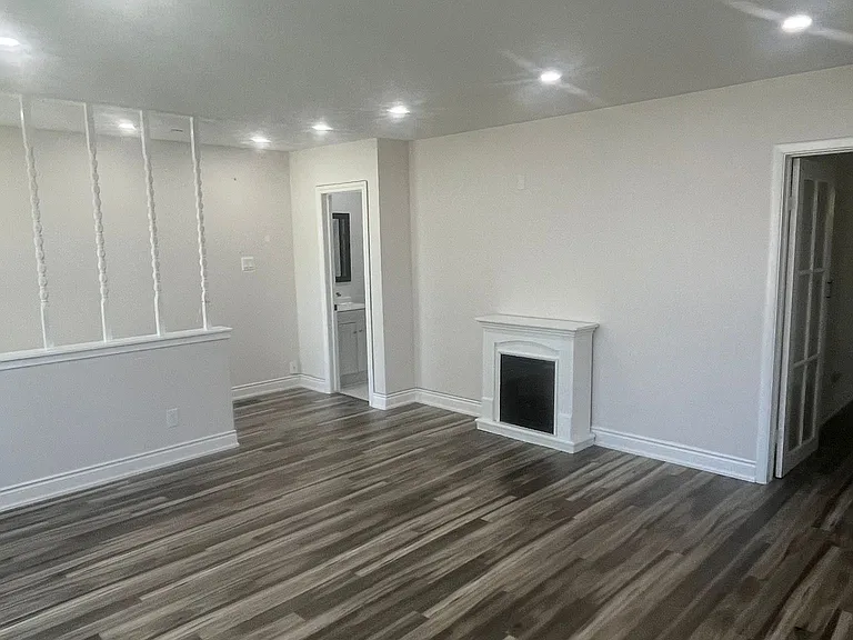 75 McMurchy Ave S #UPPER — Photo 1