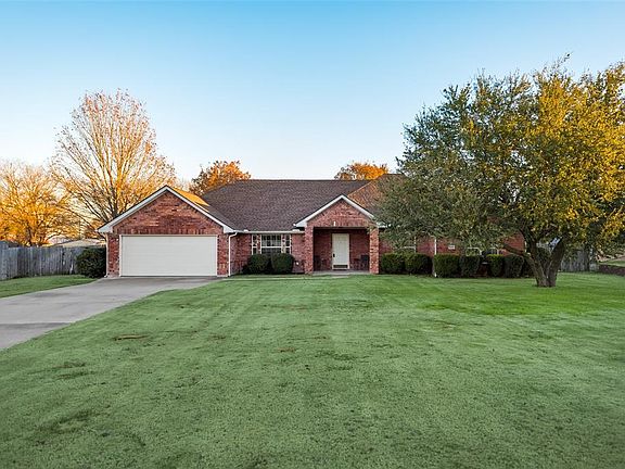 2nd image of 1041 Oakbrook Dr