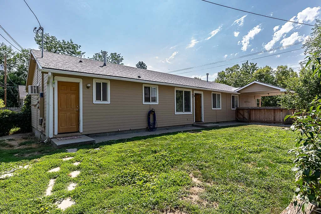 3 bed, 832 sqft, $1,650 — Photo 1