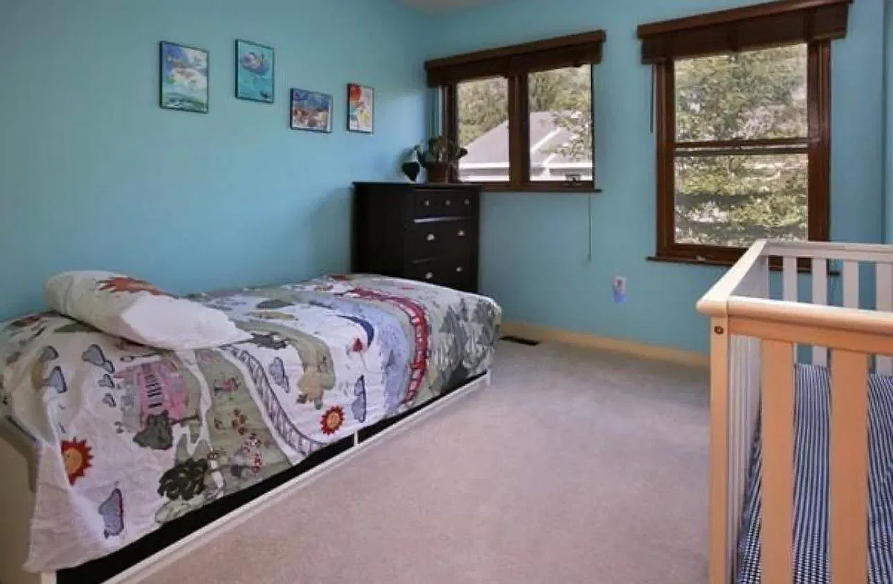 3 bed, 2.5 bath, 1840 sqft, $4,300 — Photo 4