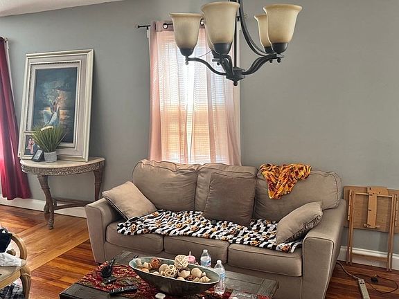 4th image of 136 Dartmouth St