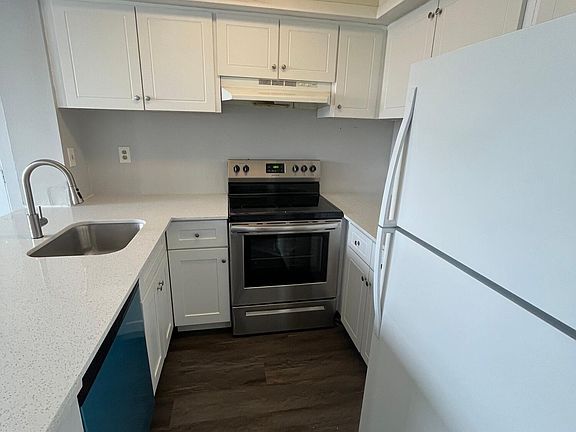 3rd image of 728 Executive Center Dr APT 21