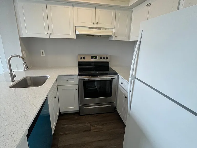 728 Executive Center Dr #21 — Photo 3