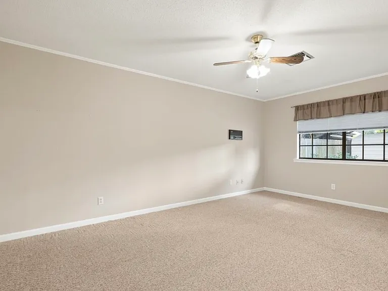 321 Orgeron Dr — Photo 4