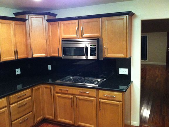 3rd image of 1232 N Sycamore Ave