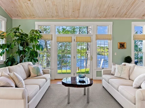 1 Moses Ln, Essex, MA 01929