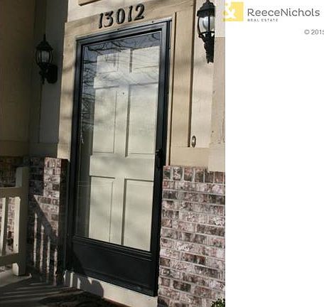 Please walk right in to this move in ready property.  Pride of o