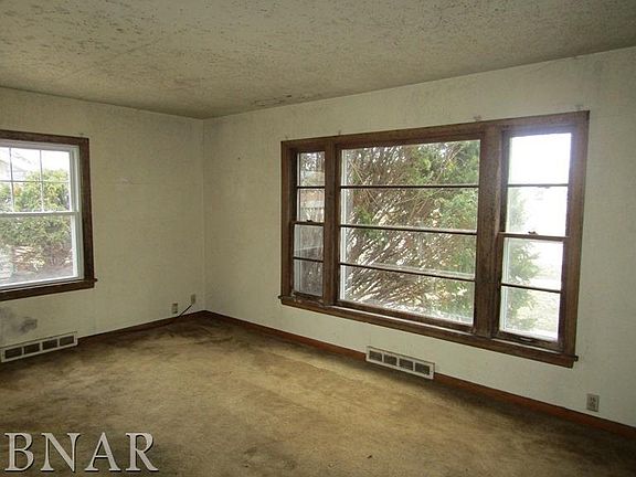 5th image of 3203 N Wisconsin Ave