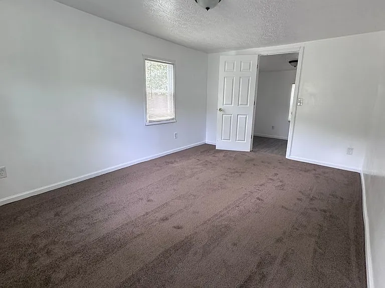 1841 King Ave — Photo 10