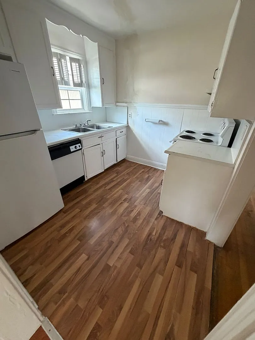 2271 Harrison Ave — Photo 2