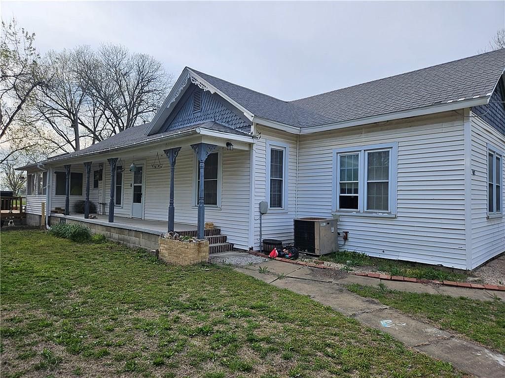 402 Elm St, Mc Cune, KS 66753 Zillow