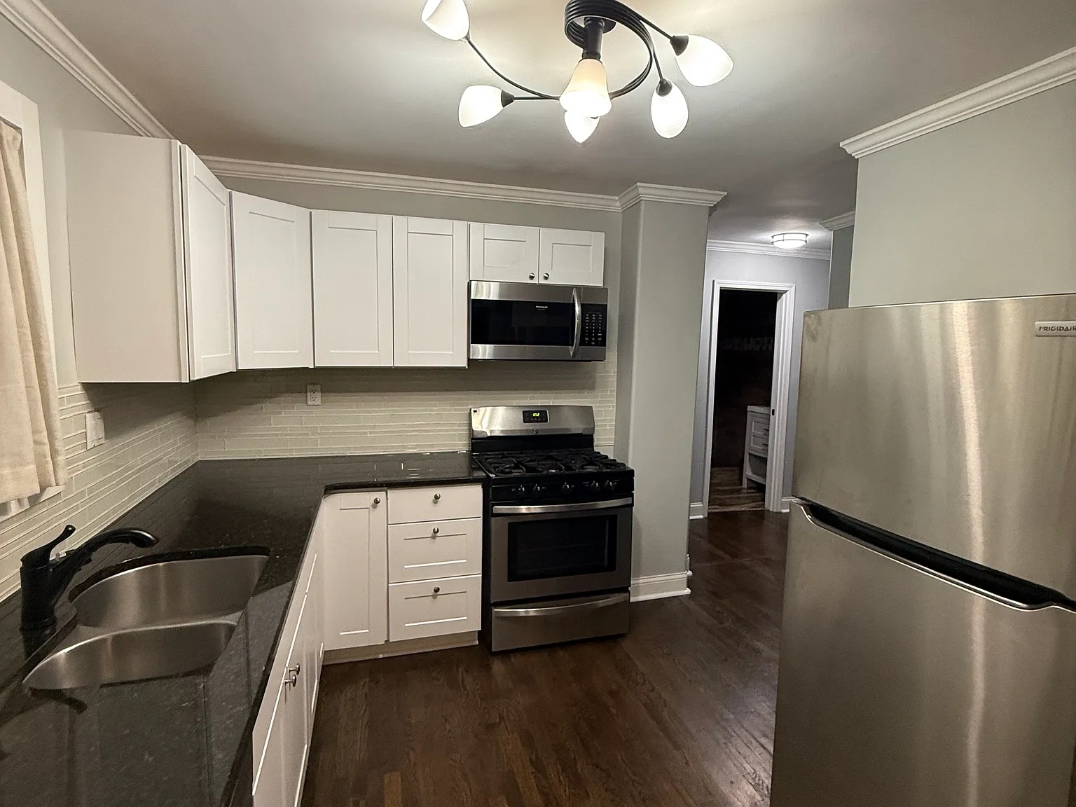 3 bed, 1217 sqft, $2,099 — Photo 2