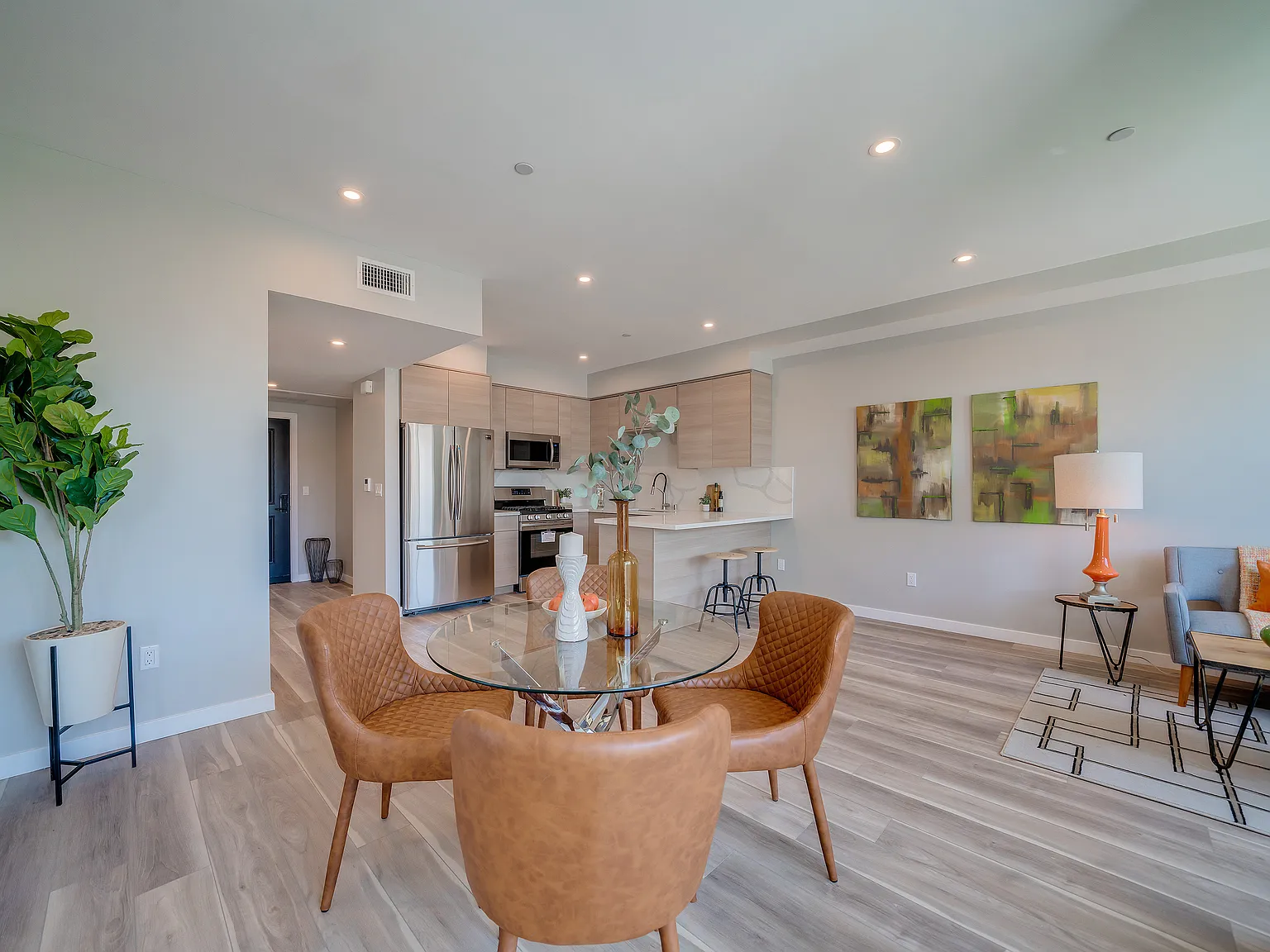 2 bed, 950 sqft, $2,695 — Photo 3