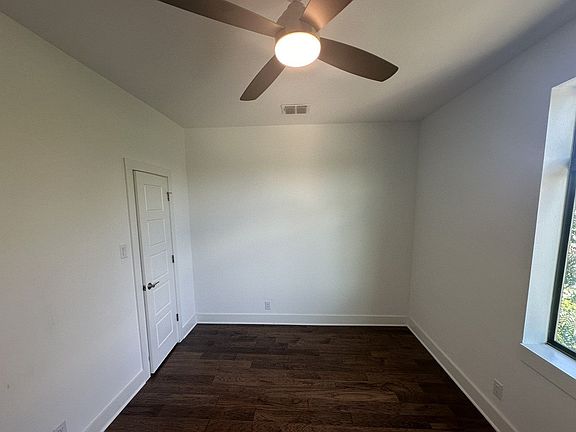 4th image of 1606 N Hackberry St Unit 302