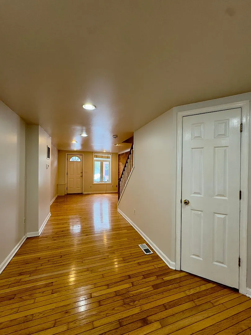 Charming 2BD/1.5BA Townhome in Canton, MD! — Photo 2