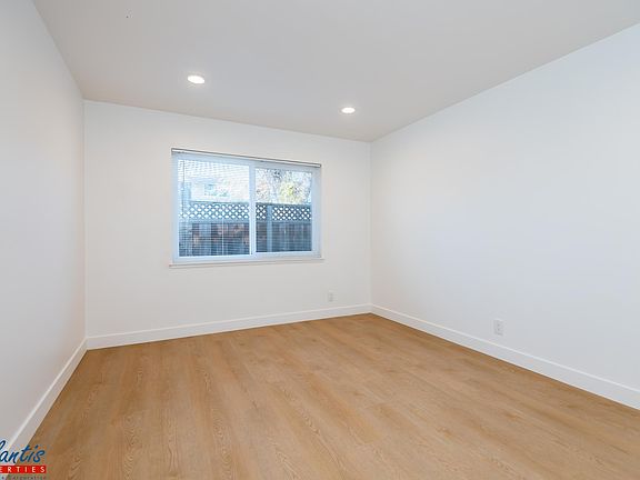 5th image of 1240 Brookfield Ave APT 3