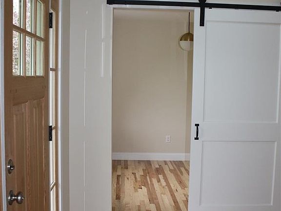 3rd image of 1 Enclave Manor Dr
