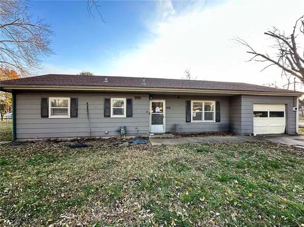 908 W Pine St, Columbus, KS 66725
