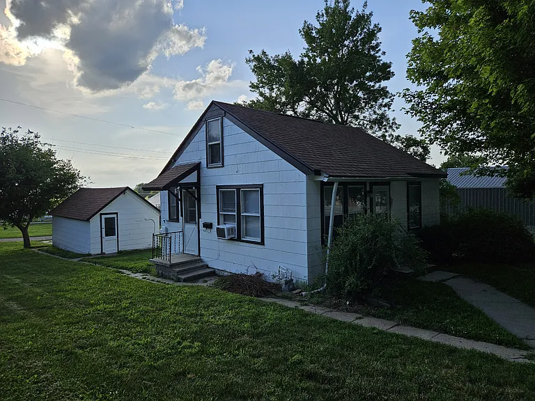 521 Main St — Photo 2
