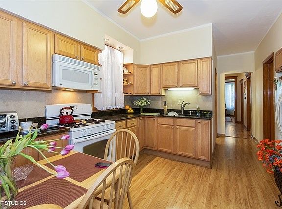 4th image of 825 N Maplewood Ave