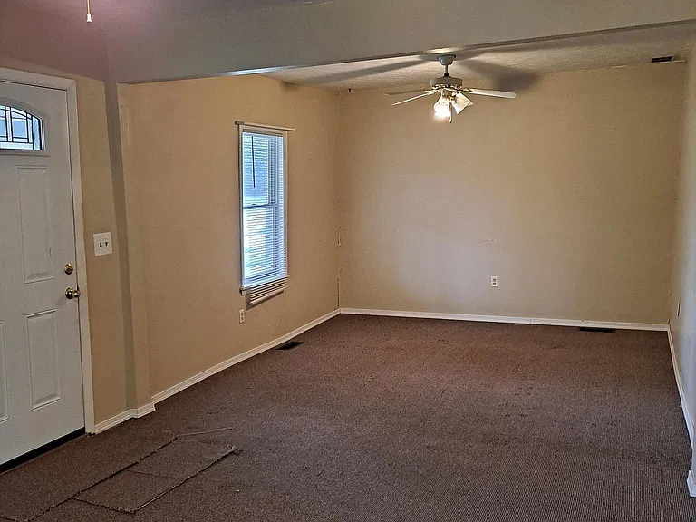 187 Pocahontas St — Photo 4