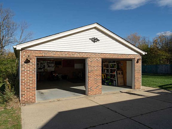 4th image of 16 Sylvan Dr
