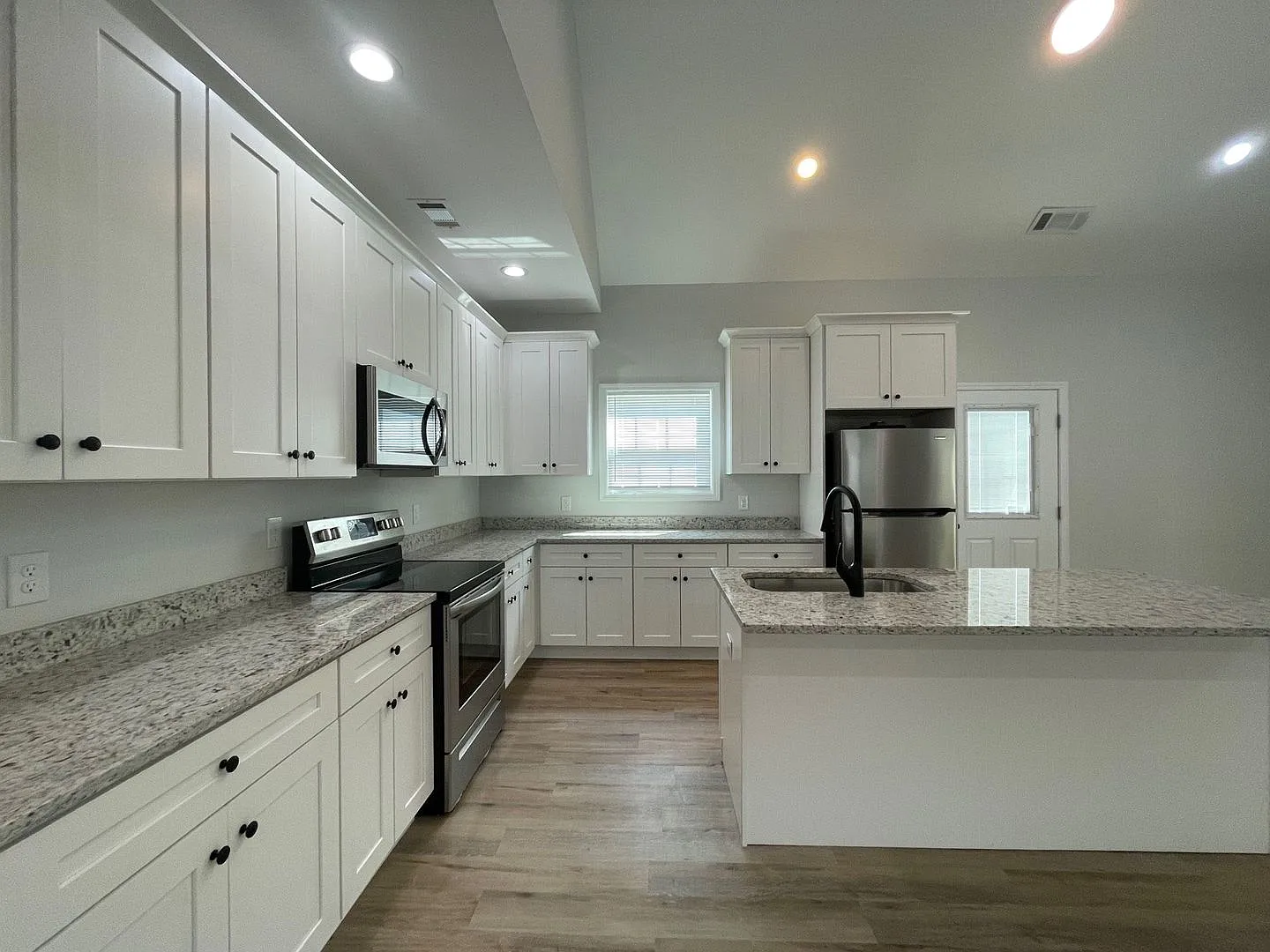 Pre-Leasing For August 9th 2027! — Photo 4