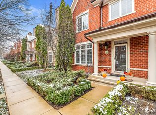 4272 Linden Tree Ln, Glenview, IL 60026