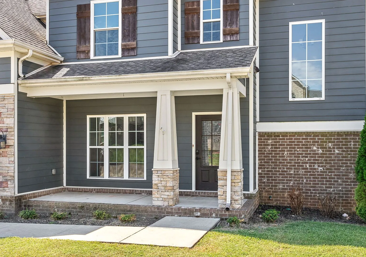 Four Bedroom with Bonus in Rossview! — Photo 3