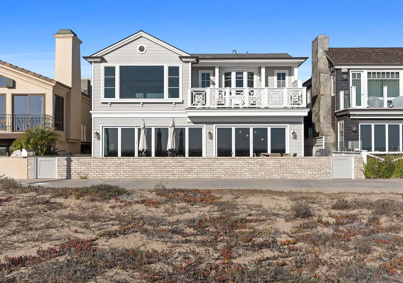 Exquisite Beachfront Luxury on Balboa Peninsula Double Lot — Photo 3