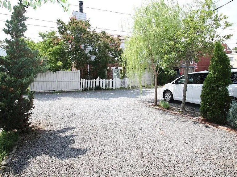 213 1/2 S Alfred St — Photo 34