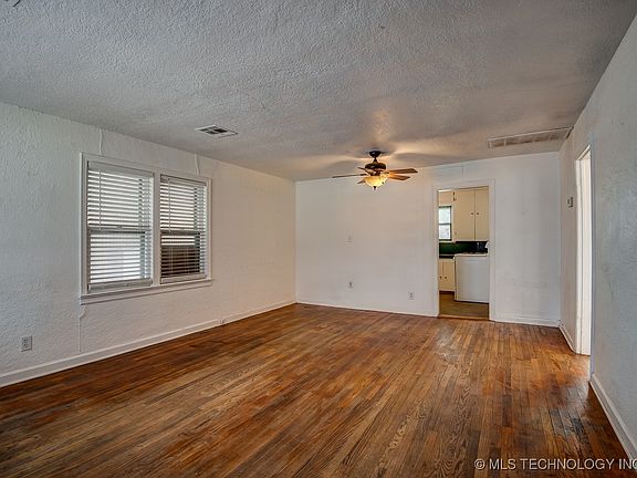 3rd image of 1224 E 3rd Ave