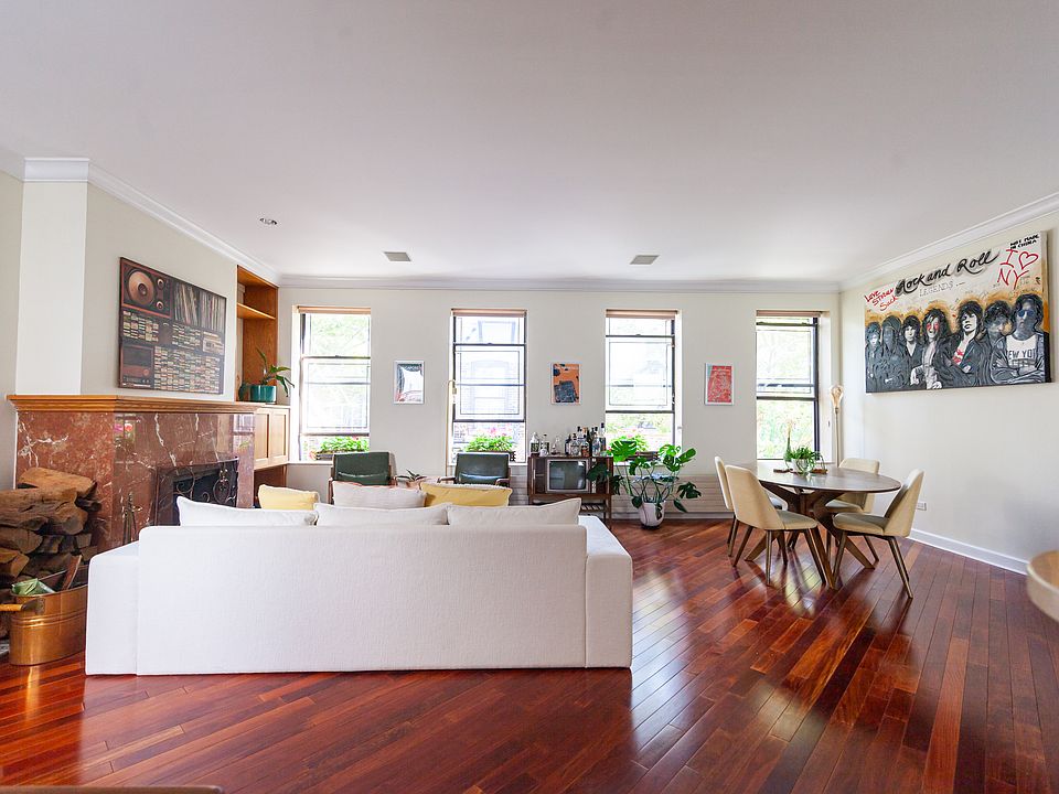 1st image of 325 W 52nd St Penthouse E
